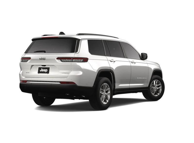 2025 Jeep Grand Cherokee Laredo photo 2