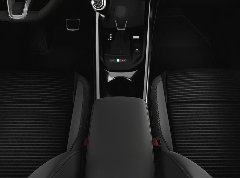 New 2025 Alfa Romeo Tonale AwdImage 4