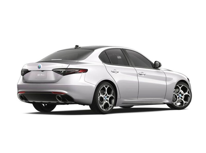 New 2025 Alfa Romeo Giulia AwdImage 2