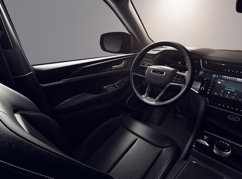 New 2026 Jeep Grand Cherokee Limited 4x4Image 8