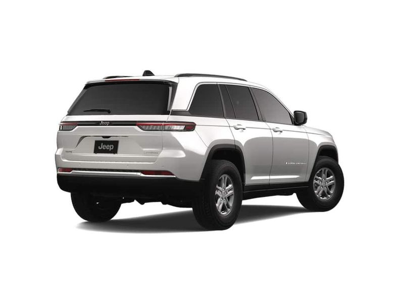 New 2025 Jeep Grand Cherokee Laredo 4x4Image 2