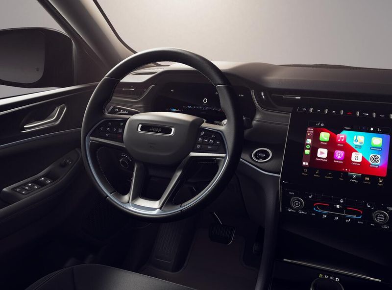 New 2026 Jeep Grand Cherokee L Laredo X 4x2