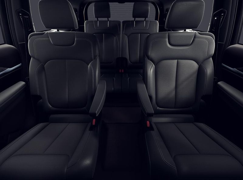 New 2026 Jeep Grand Cherokee L Limited Reserve 4x4Image 3
