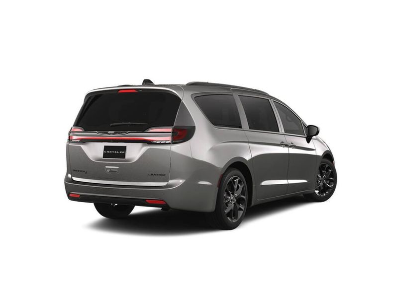 2025 Chrysler Pacifica LimitedImage 2
