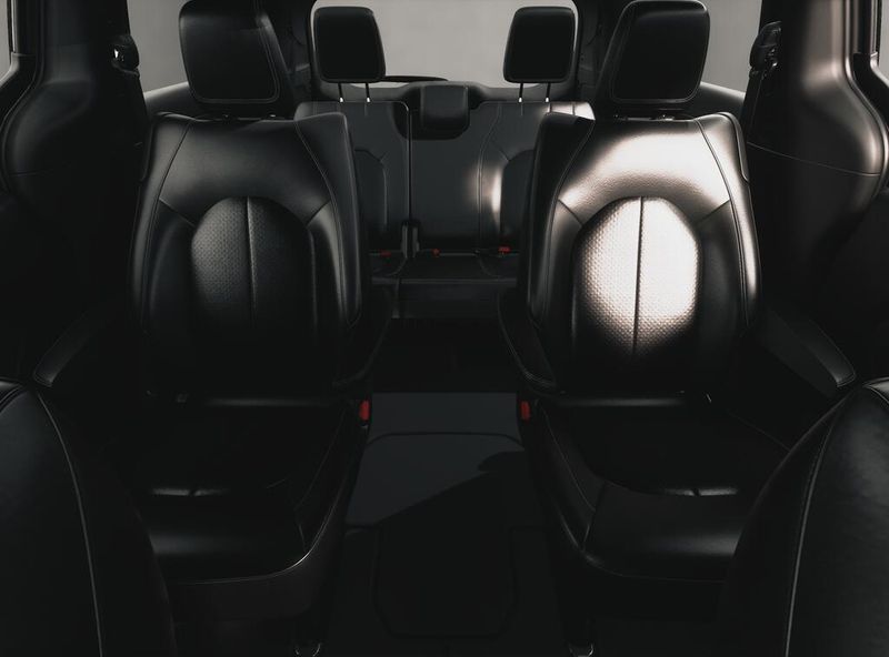 New 2027 Chrysler Pacifica SelectImage 3