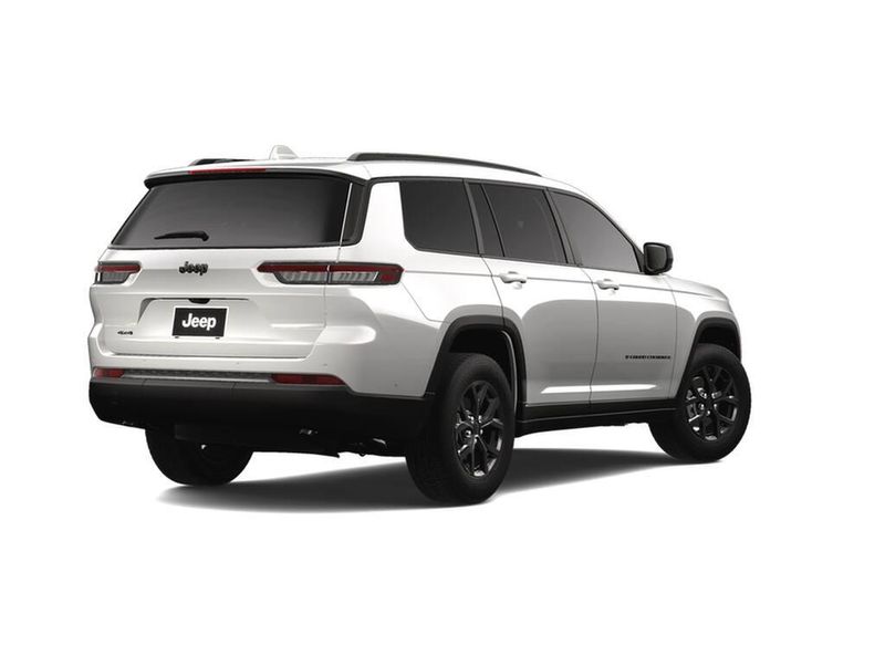 2025 Jeep Grand Cherokee L Altitude X 4x4Image 2