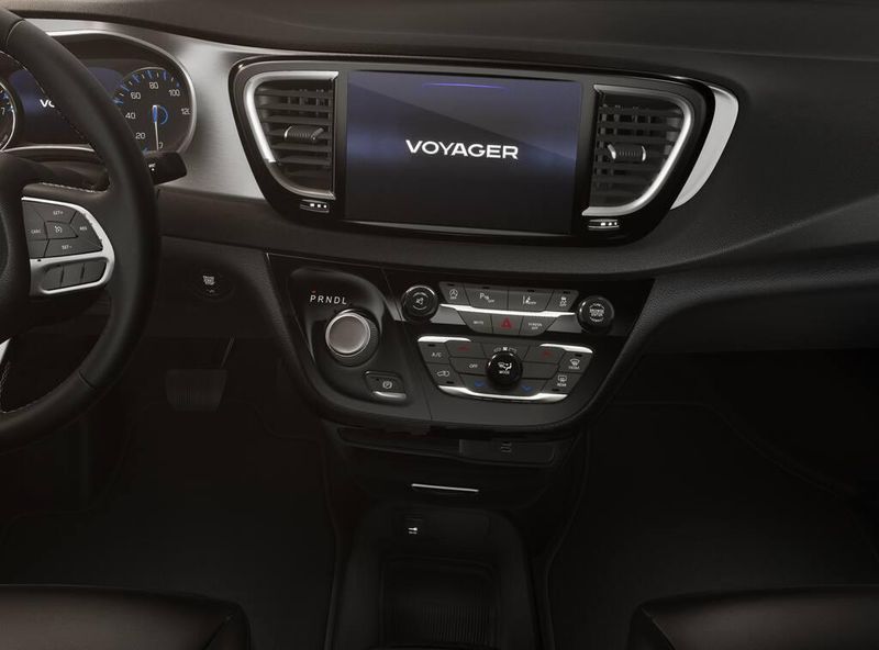 2026 Chrysler Voyager LX photo 4