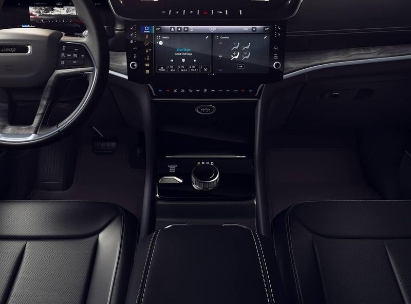 New 2026 Jeep Grand Cherokee L Limited Reserve 4x4Image 5