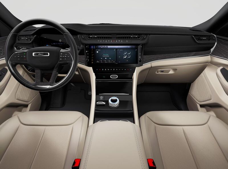 New 2027 Jeep Grand Cherokee L Limited 4x4Image 6