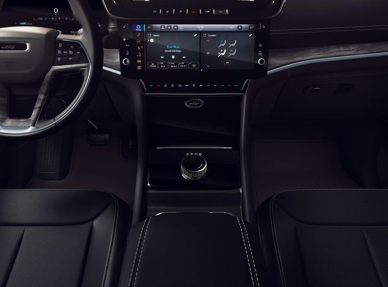 New 2026 Jeep Grand Cherokee L Laredo Altitude 4x2
