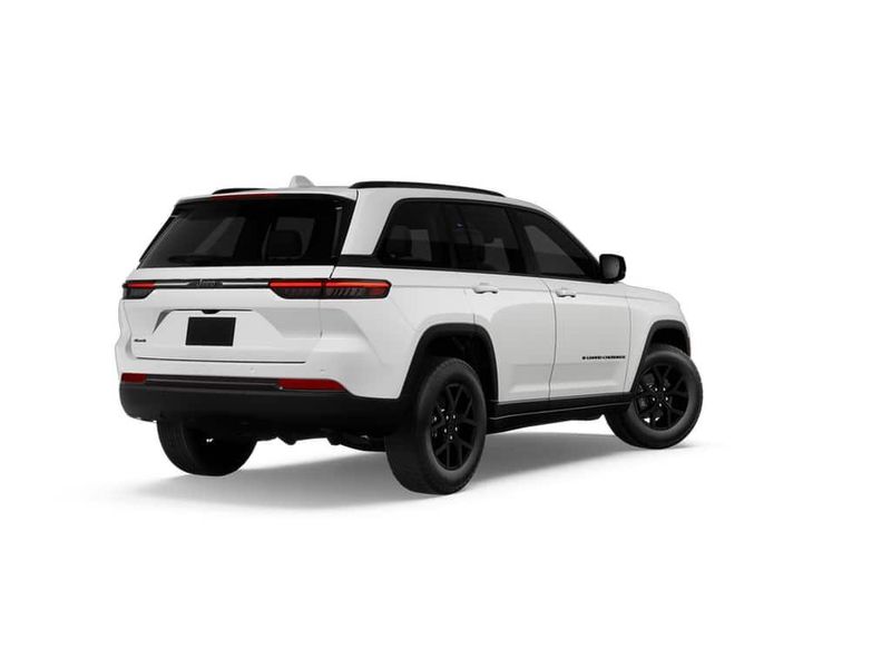 New 2027 Jeep Grand Cherokee Laredo Altitude 4x4Image 2