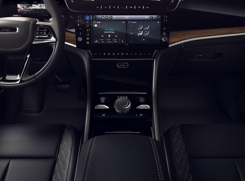 New 2026 Jeep Grand Cherokee L Summit 4x4Image 5