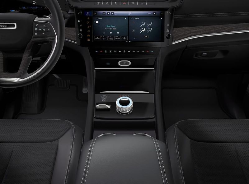 New 2027 Jeep Grand Cherokee L Laredo Altitude 4x4Image 5