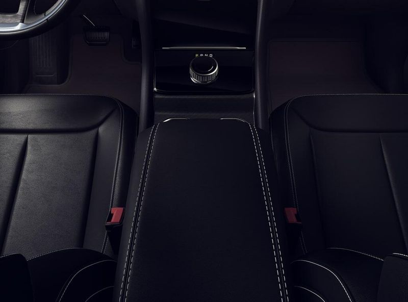 New 2026 Jeep Grand Cherokee Limited 4x2Image 4