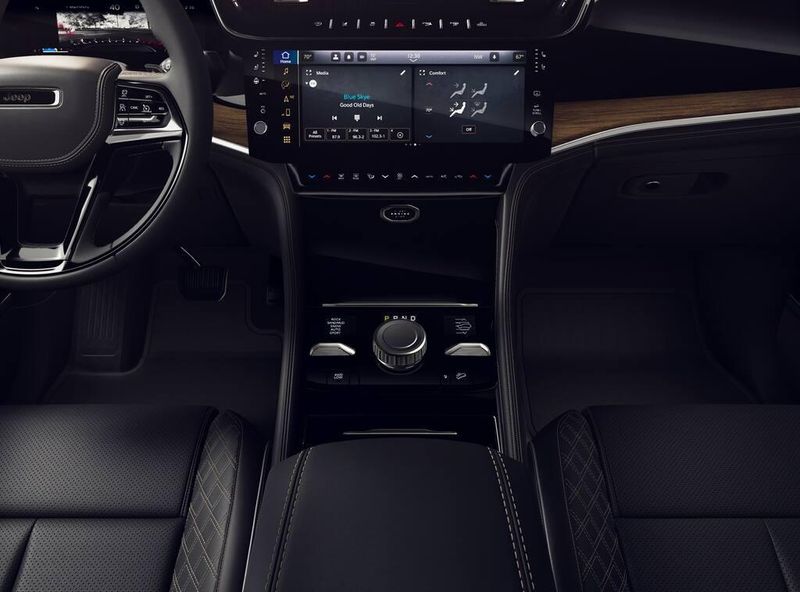 New 2026 Jeep Grand Cherokee L Summit 4x4Image 5