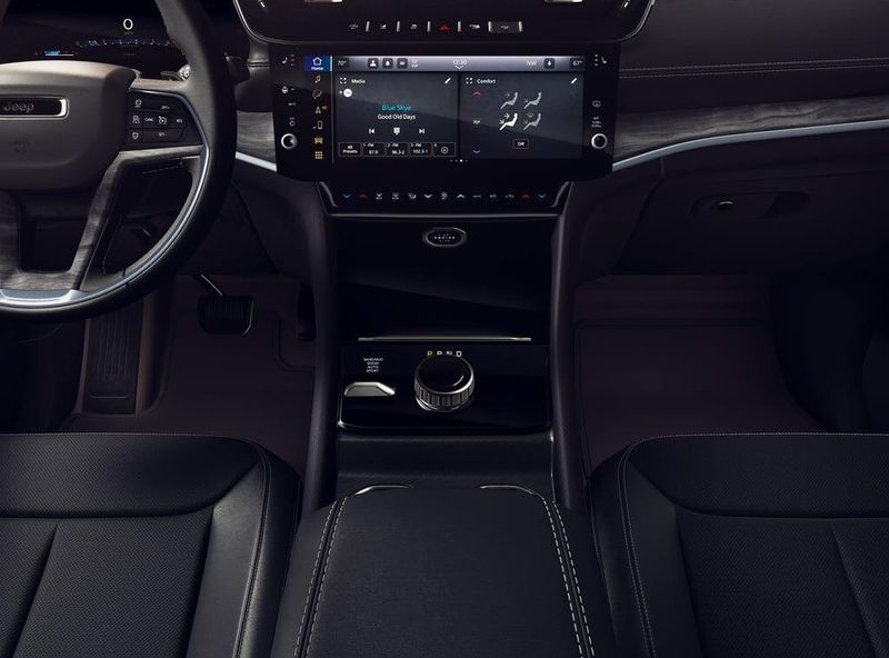 New 2026 Jeep Grand Cherokee L Laredo Altitude 4x4