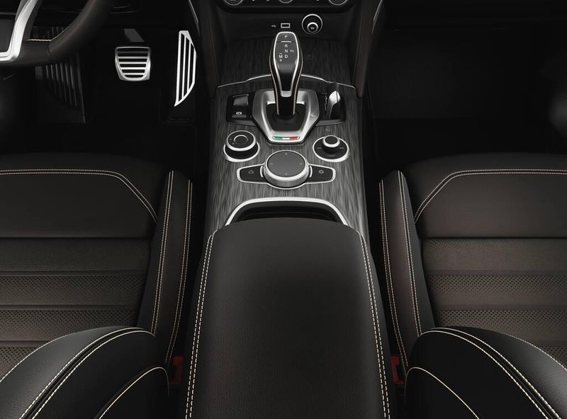 New 2025 Alfa Romeo Stelvio Intensa AwdImage 4