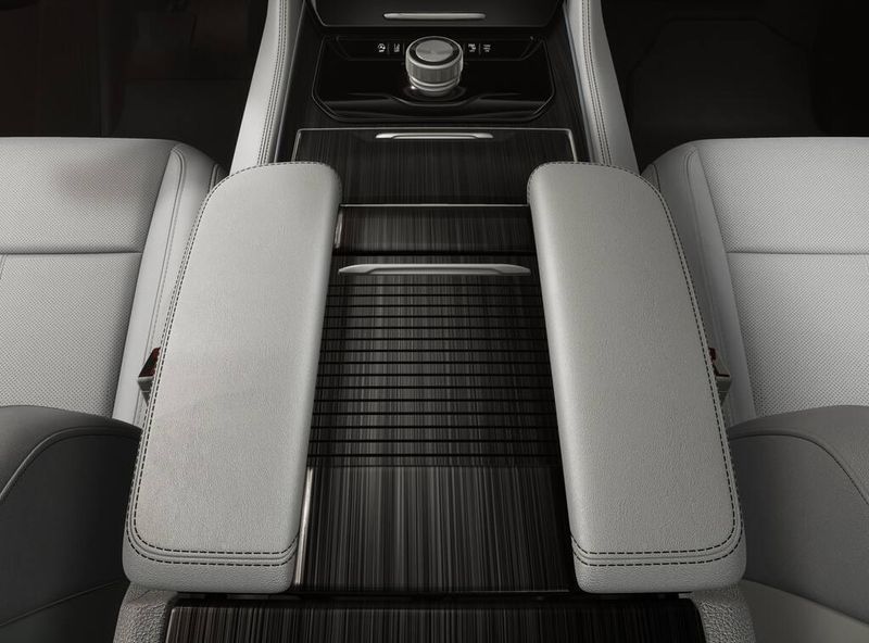 2026 Jeep Grand Wagoneer L Base photo 2