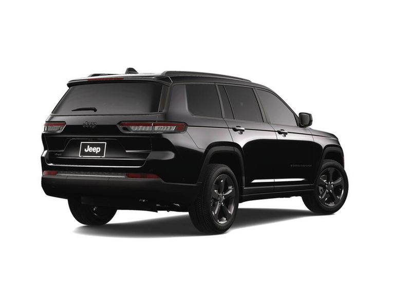 2025 Jeep Grand Cherokee Altitude photo 2