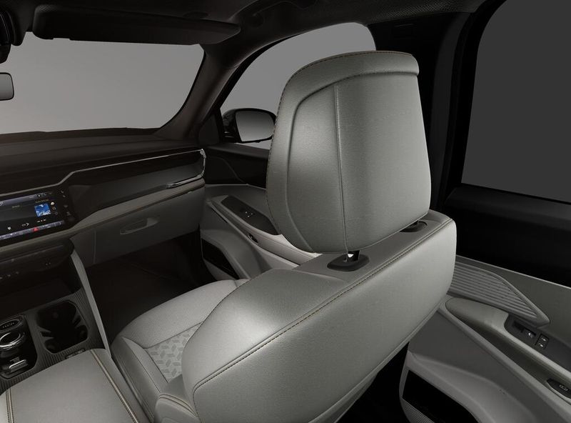 New 2026 Jeep Cherokee Overland 4x4Image 7