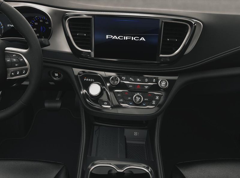 New 2027 Chrysler Pacifica Limited AwdImage 5