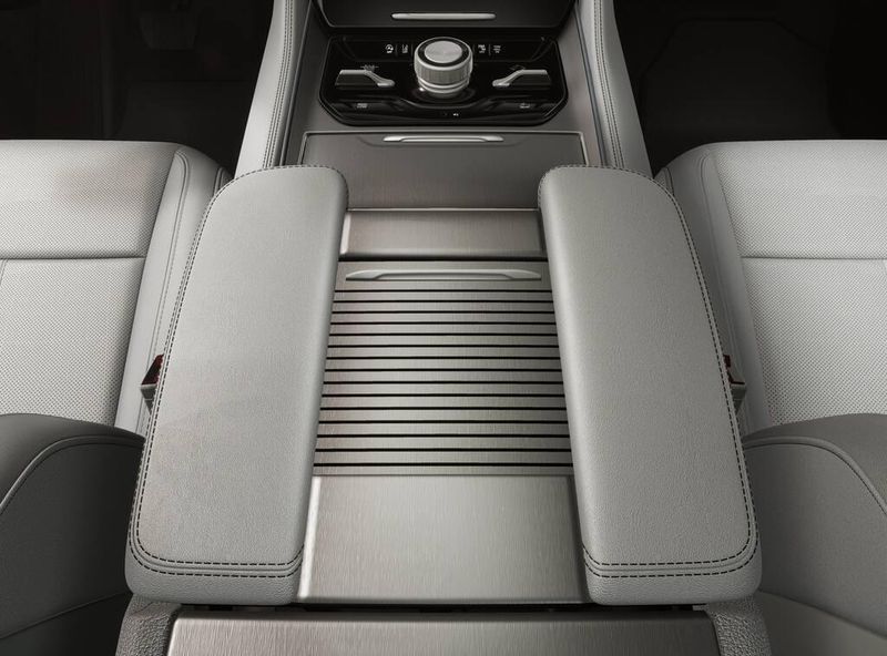 2026 Jeep Grand Wagoneer Limited Reserve 4x4Image 4