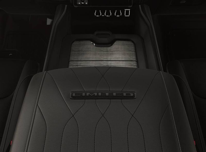 New 2026 RAM 1500 Limited Crew Cab 4x4 5'7' Box