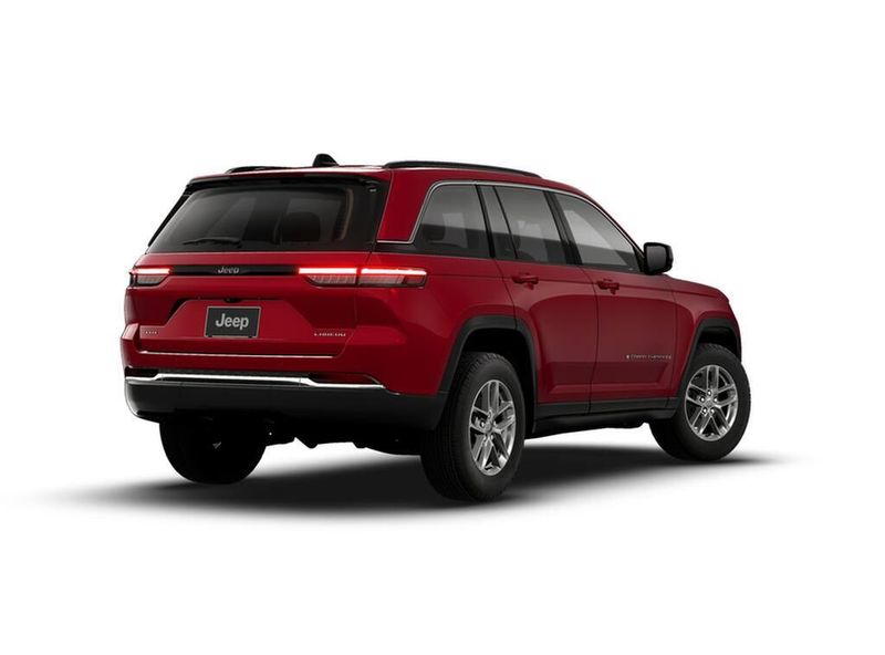 New 2026 Jeep Grand Cherokee Laredo X 4x4Image 2