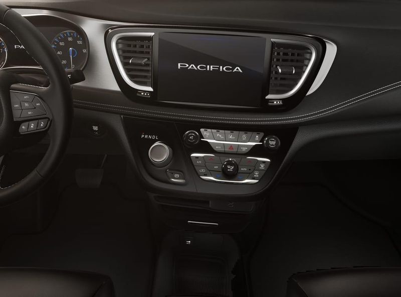 2026 Chrysler Pacifica photo 4