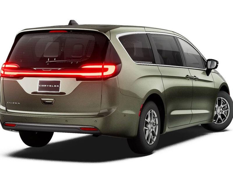 New 2027 Chrysler Pacifica SelectImage 2