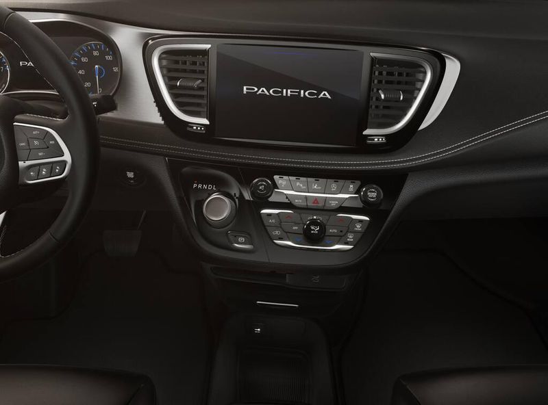 2026 Chrysler Pacifica photo 4