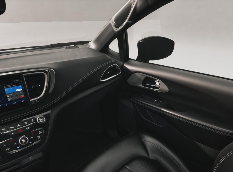 New 2027 Chrysler Pacifica SelectImage 7