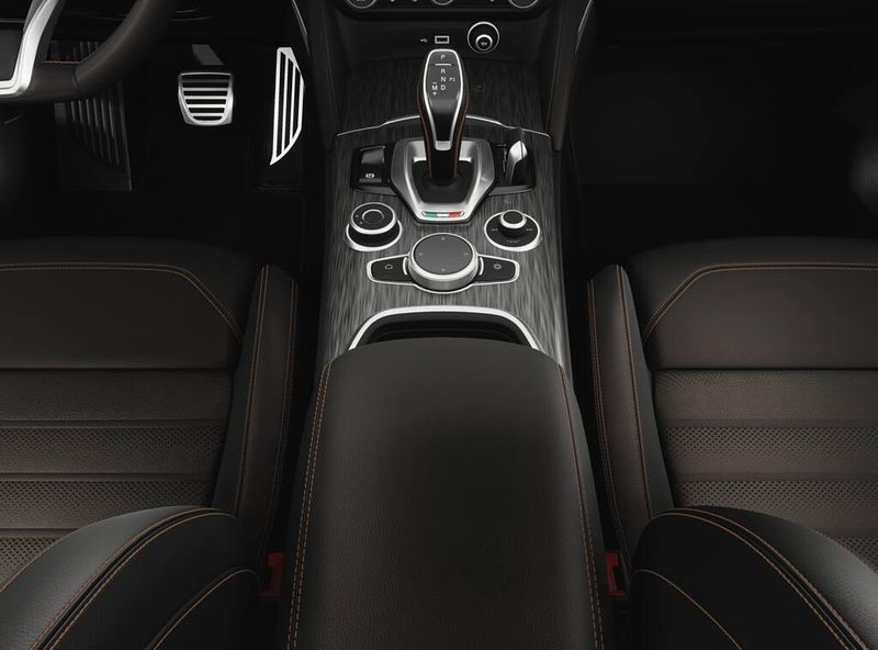 New 2025 Alfa Romeo Stelvio Intensa AwdImage 4