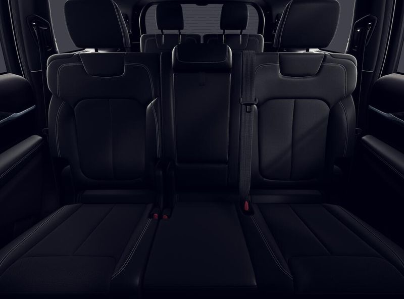 New 2026 Jeep Grand Cherokee L Laredo Altitude 4x2