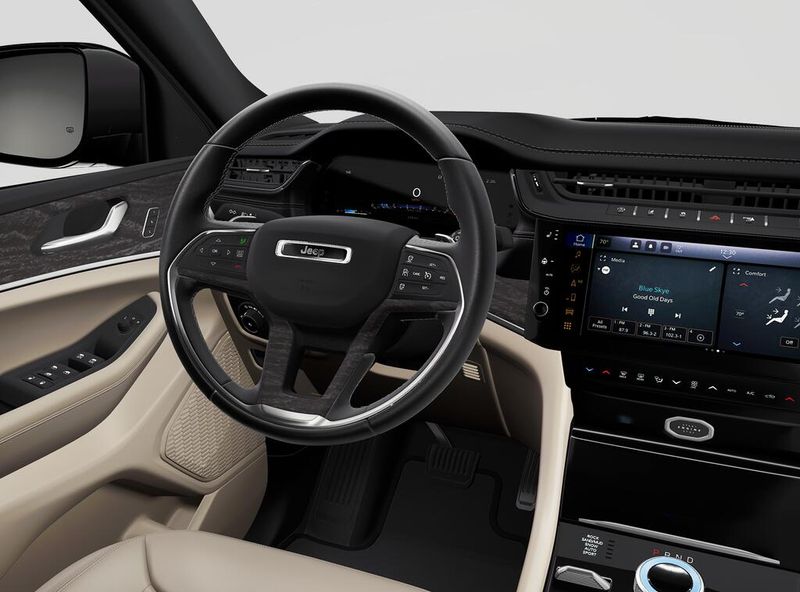 New 2027 Jeep Grand Cherokee L Limited 4x4Image 9