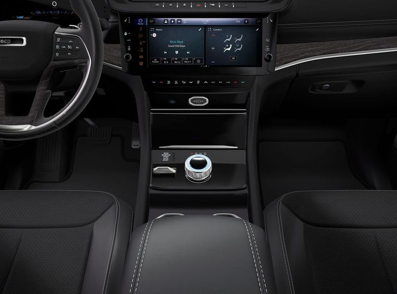 New 2027 Jeep Grand Cherokee Laredo Altitude 4x4Image 5