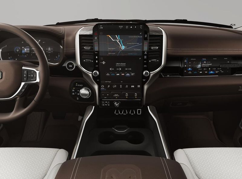 New 2026 RAM 1500 Laramie Crew Cab 4x4 6'4' Box