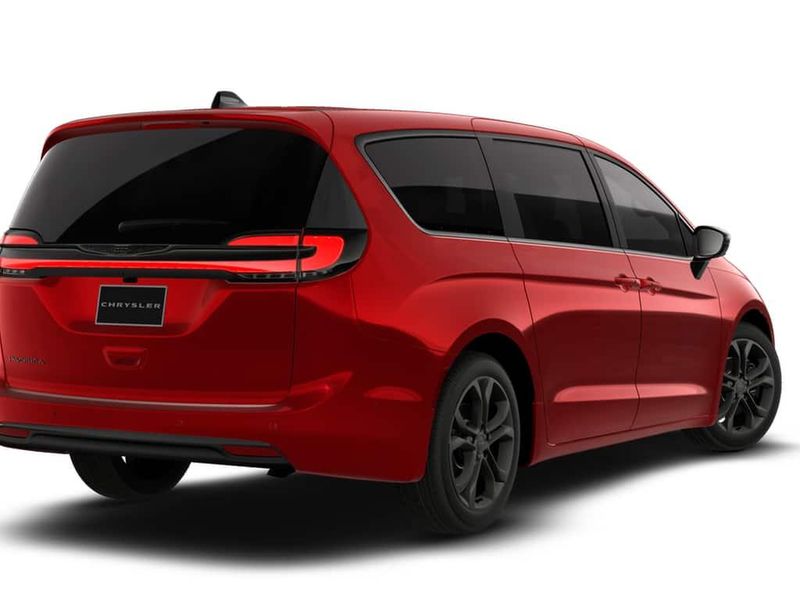 New 2026 Chrysler Pacifica SelectImage 2