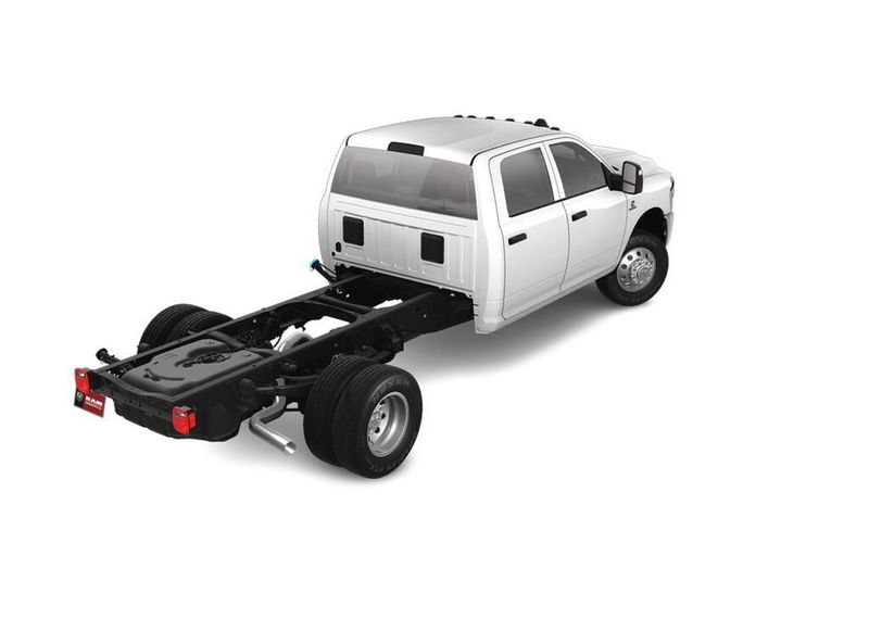 2025 RAM 3500 Tradesman Crew Cab Chassis 4x4 60