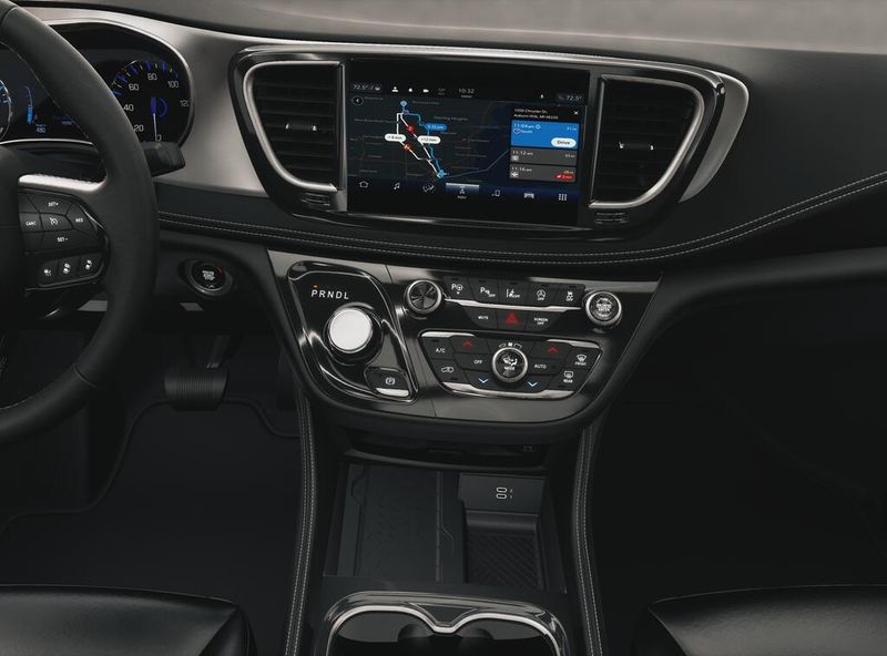 New 2027 Chrysler Pacifica Limited Awd