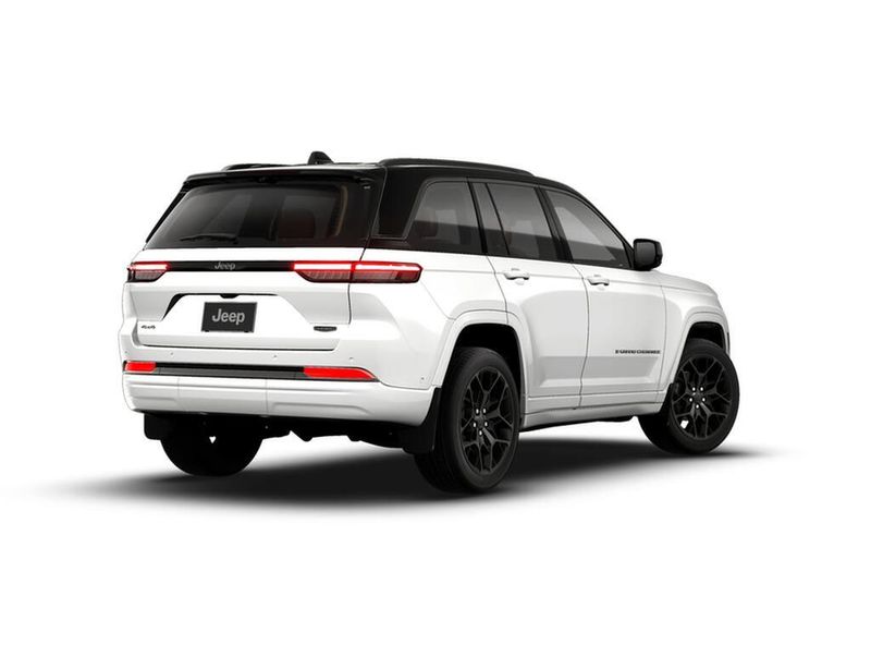 New 2026 Jeep Grand Cherokee Summit 4x4Image 2