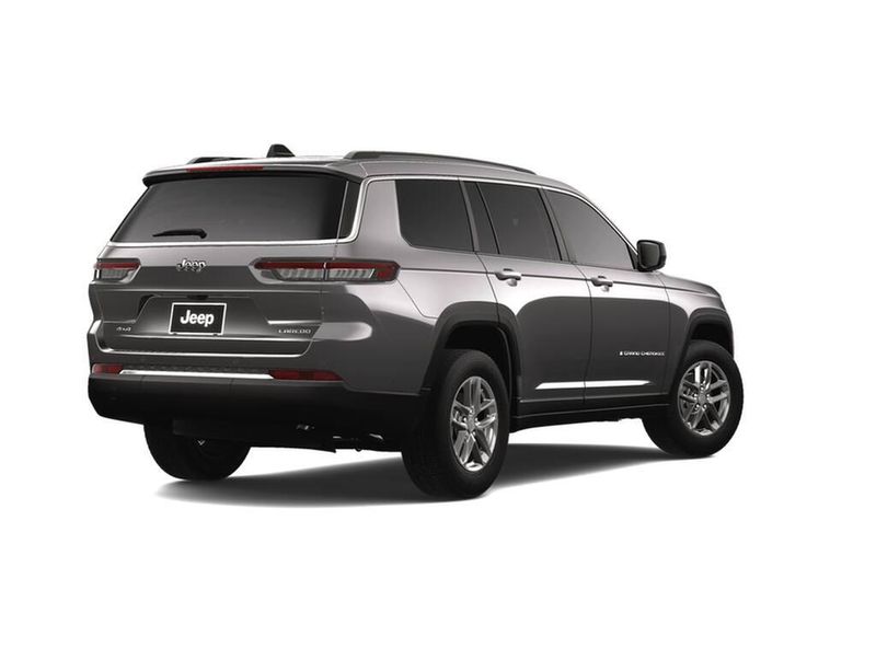 2025 Jeep Grand Cherokee Laredo photo 2