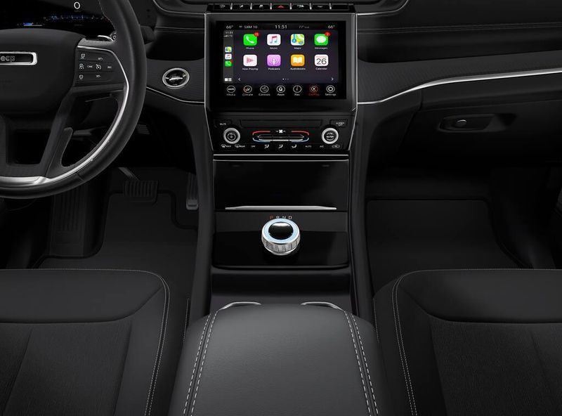 New 2027 Jeep Grand Cherokee Laredo 4x2Image 5