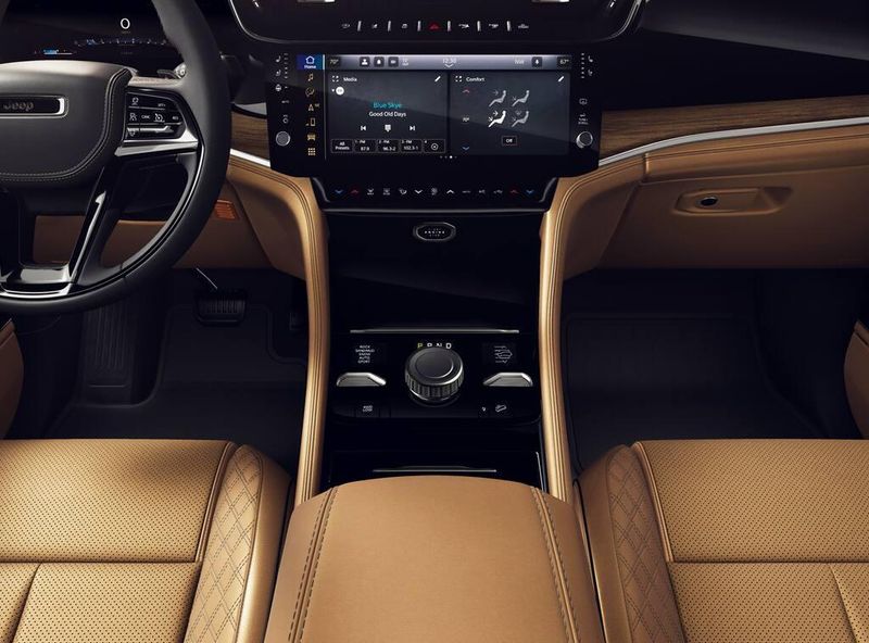 New 2026 Jeep Grand Cherokee Summit 4x4Image 5