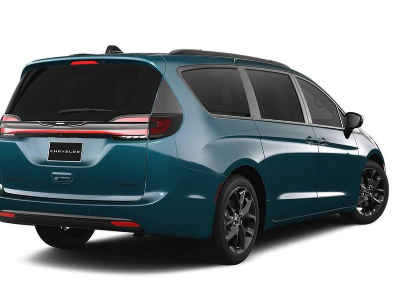 2025 Chrysler Pacifica LimitedImage 2