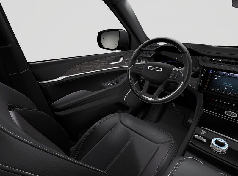 New 2027 Jeep Grand Cherokee Limited Reserve 4x4Image 8