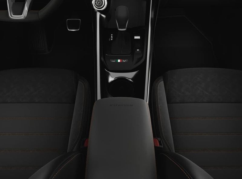 2025 Alfa Romeo Tonale Intensa Hybrid EawdImage 4