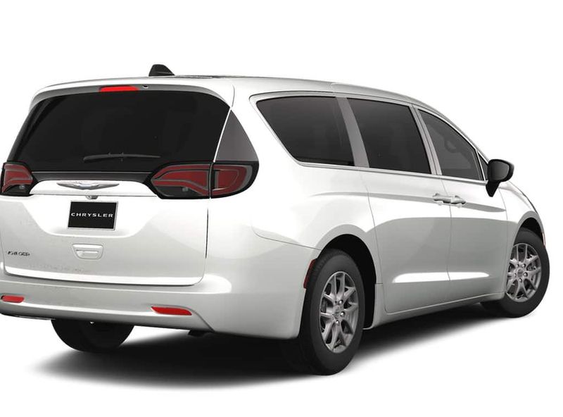 2025 Chrysler Voyager LxImage 2