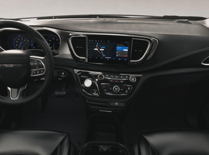 New 2027 Chrysler Pacifica SelectImage 6