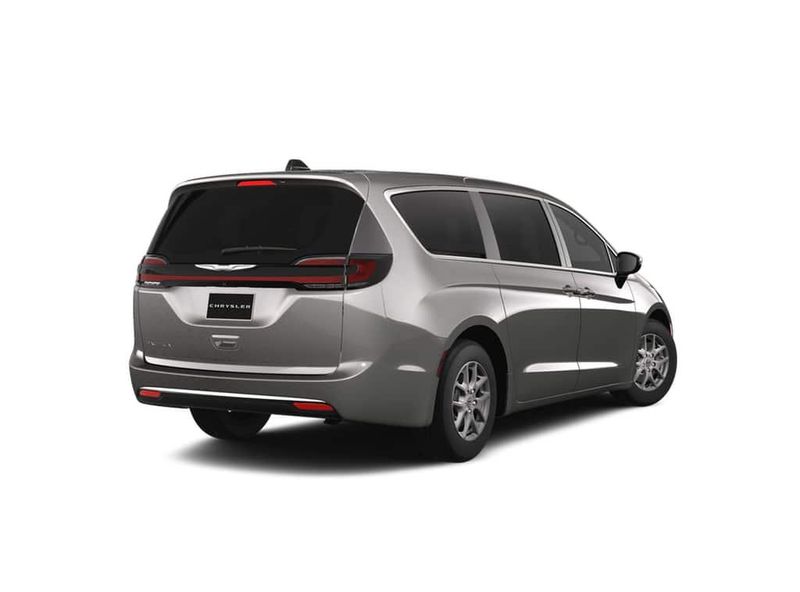 2025 Chrysler Pacifica photo 2